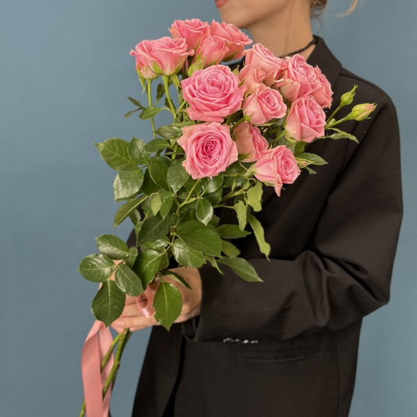 3 кустовые розы Одилия 80 см